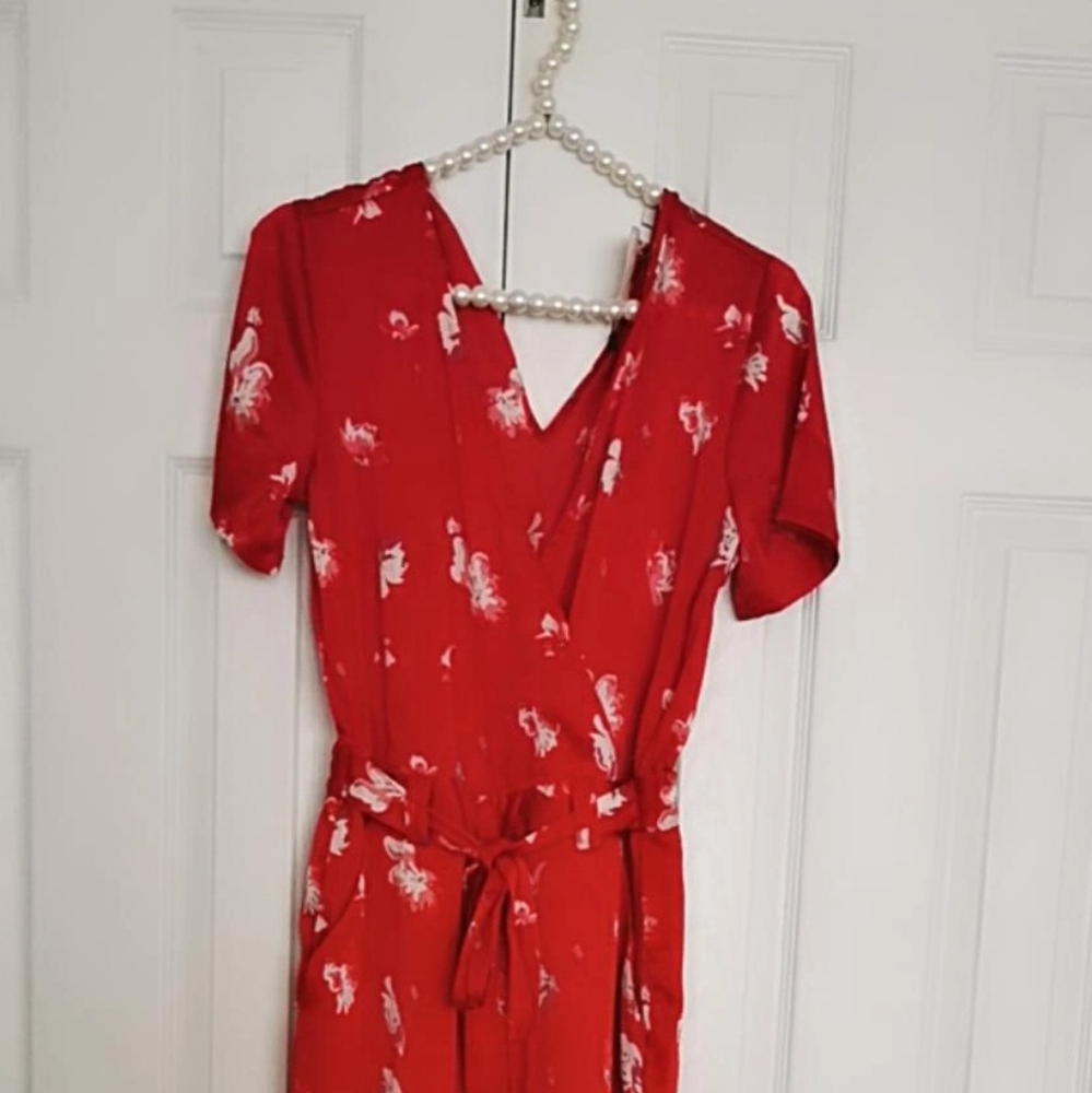‼️NWT‼️ Beautiful Floral Jumpsuit-free gift w purchase 🎁